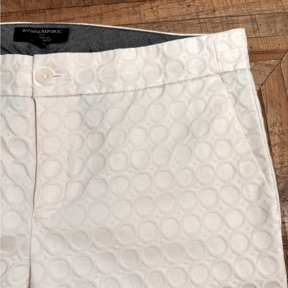 Banana Republic Hampton Fit white jacquard cropped pants, size 8 - Picture 4 of 6
